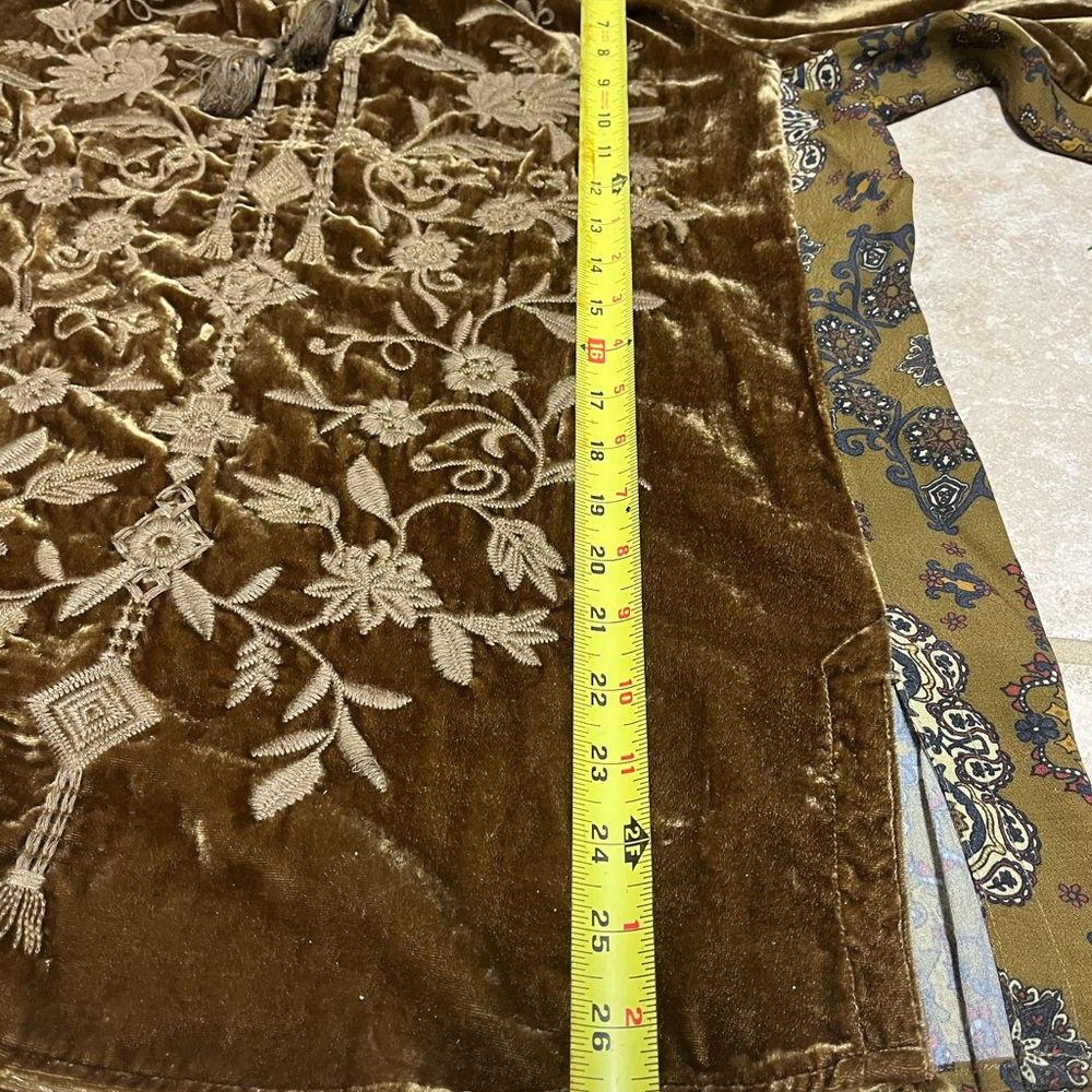 Embroidered chocolate brown top 🤠 - Picture 11 of 11